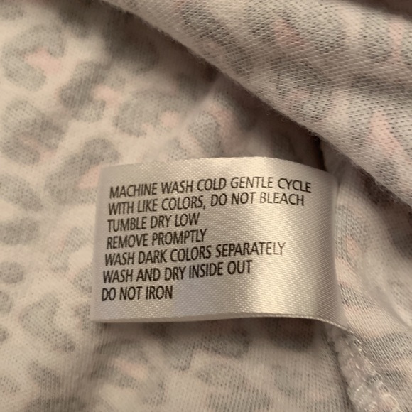 Karen Neuberger Animal Print Pajama Set Medium in Like New Condition - Picture 7 of 14